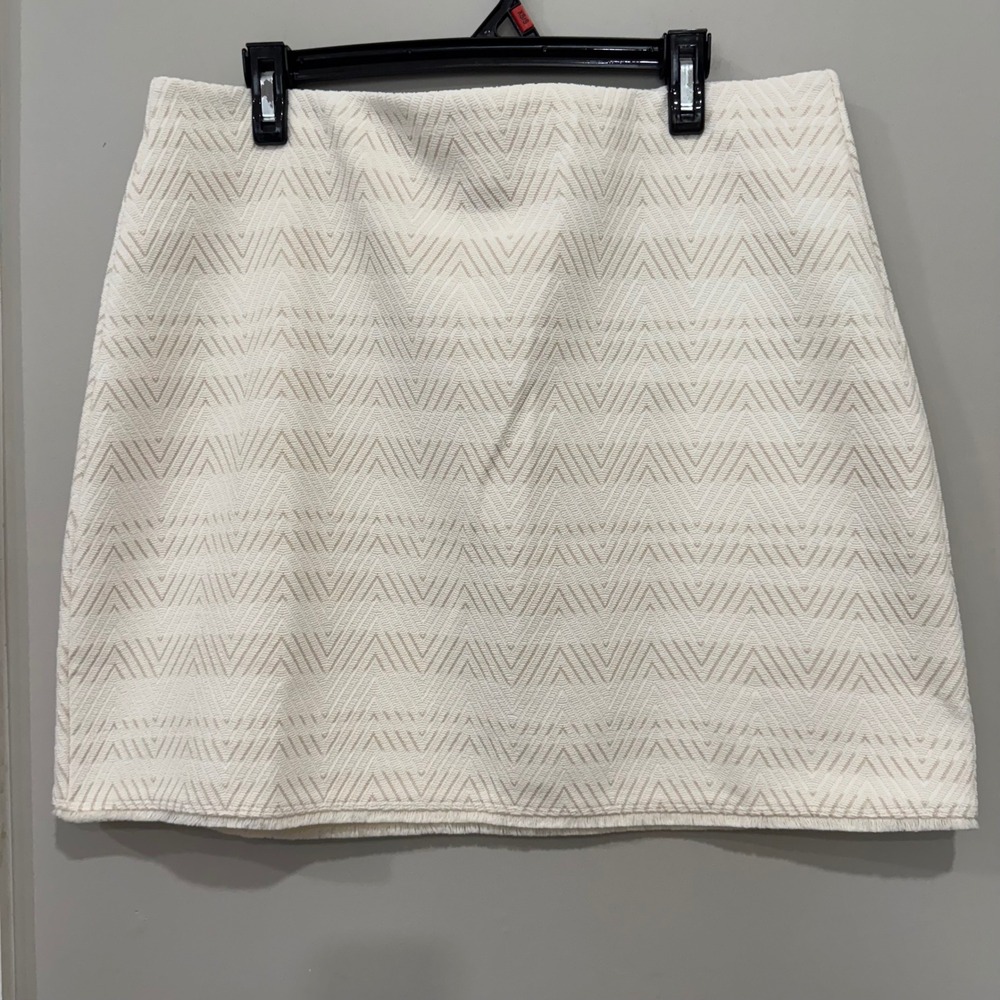 LOFT‎ Women's Chevron Textured Mini Skirt Size L Beige Cream Pull On